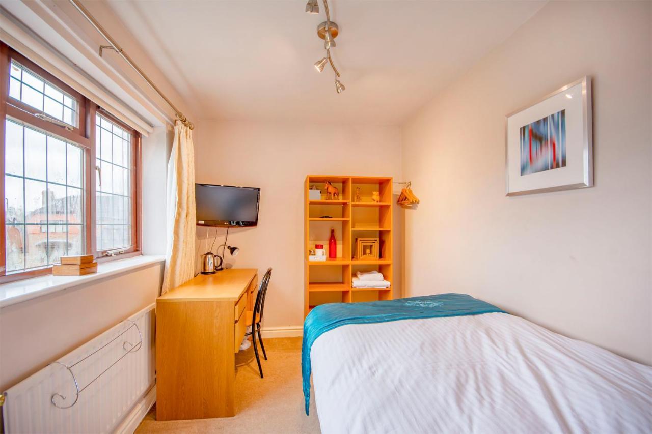 Ayuda House Hotel Altrincham Szoba fotó