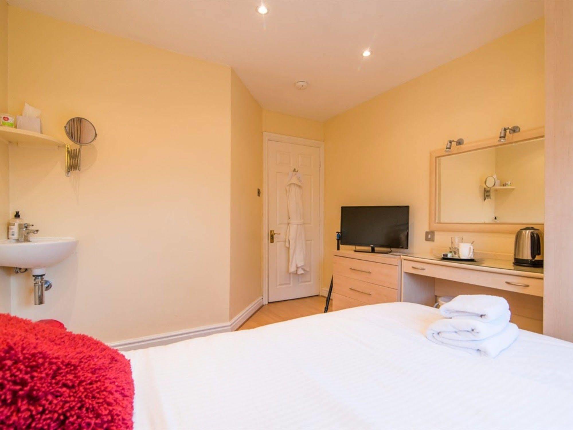 Ayuda House Hotel Altrincham Kültér fotó
