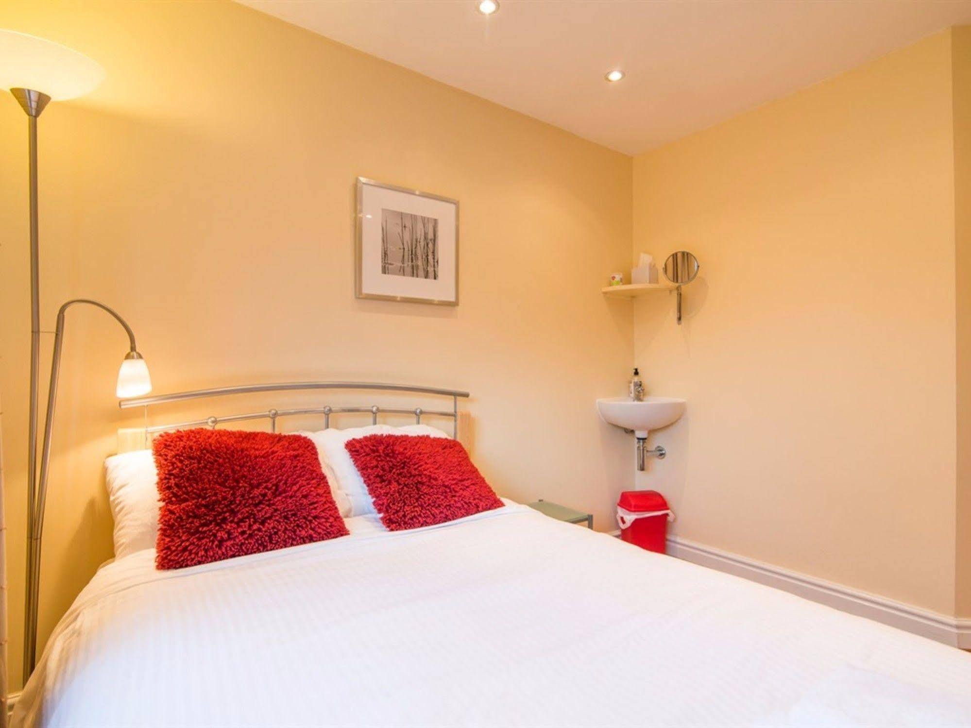Ayuda House Hotel Altrincham Kültér fotó